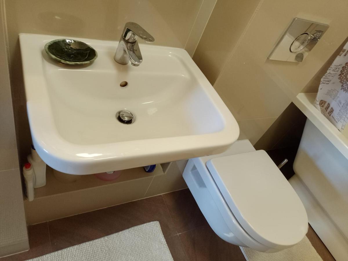 PREMIUM CLASS apartment, FREE parking, maximum 5 guests, 2 bedrooms, 3 beds Riga Buitenkant foto
