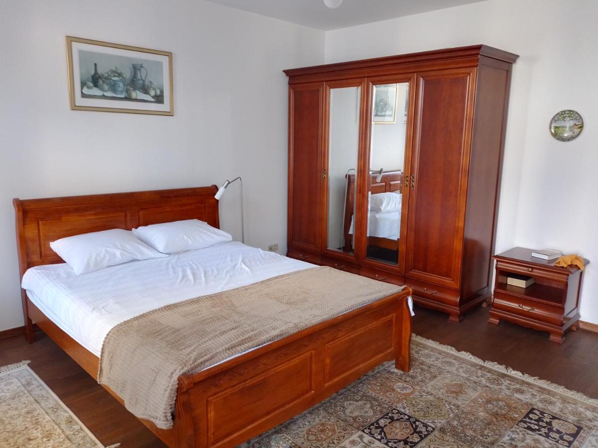 PREMIUM CLASS apartment, FREE parking, maximum 5 guests, 2 bedrooms, 3 beds Riga Buitenkant foto
