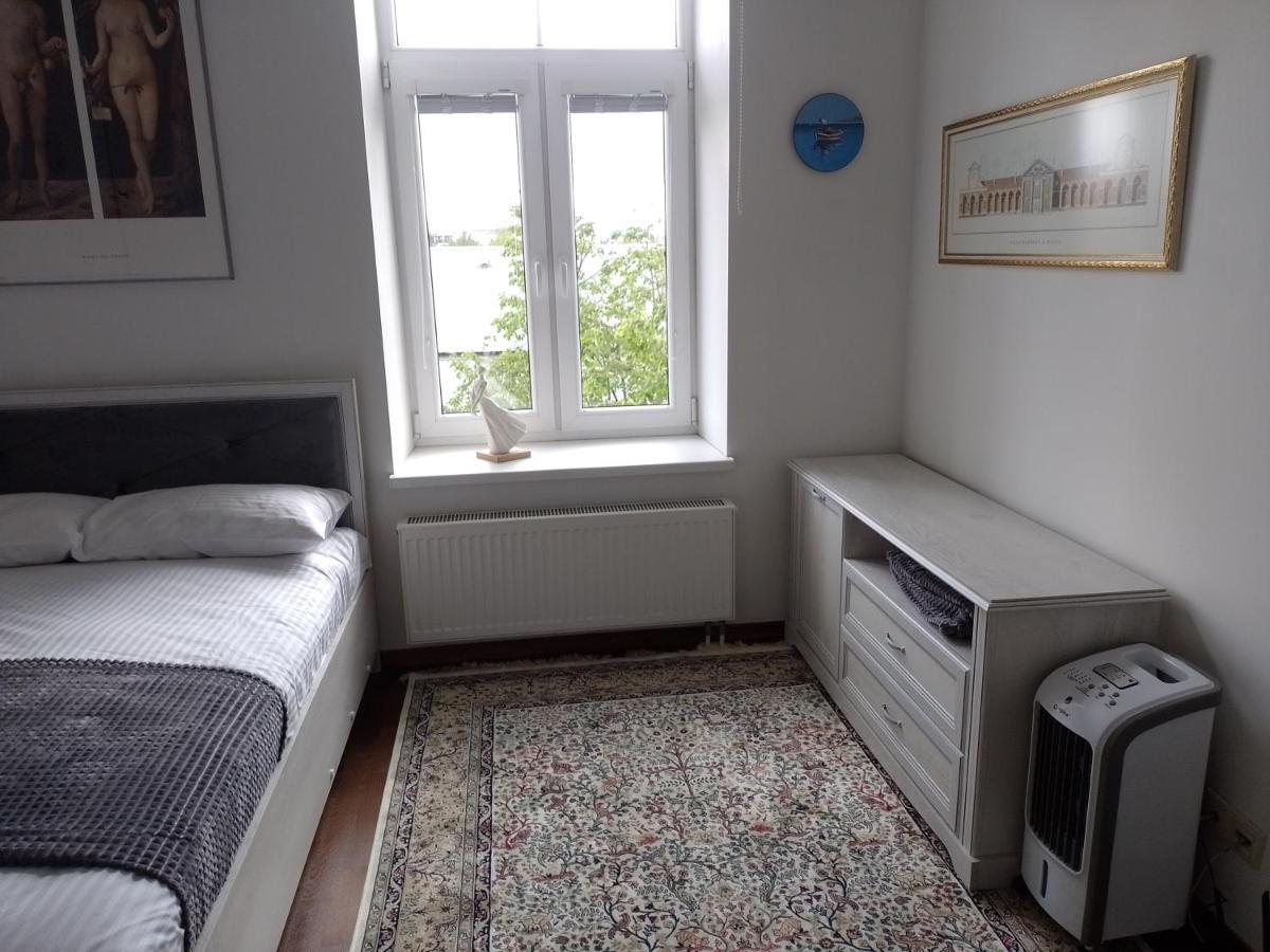 PREMIUM CLASS apartment, FREE parking, maximum 5 guests, 2 bedrooms, 3 beds Riga Buitenkant foto