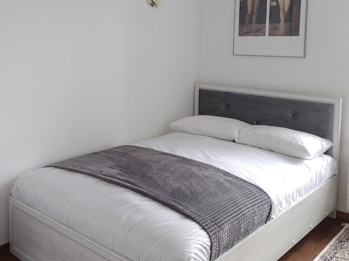PREMIUM CLASS apartment, FREE parking, maximum 5 guests, 2 bedrooms, 3 beds Riga Buitenkant foto