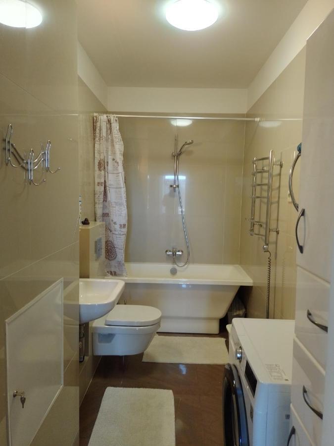 PREMIUM CLASS apartment, FREE parking, maximum 5 guests, 2 bedrooms, 3 beds Riga Buitenkant foto