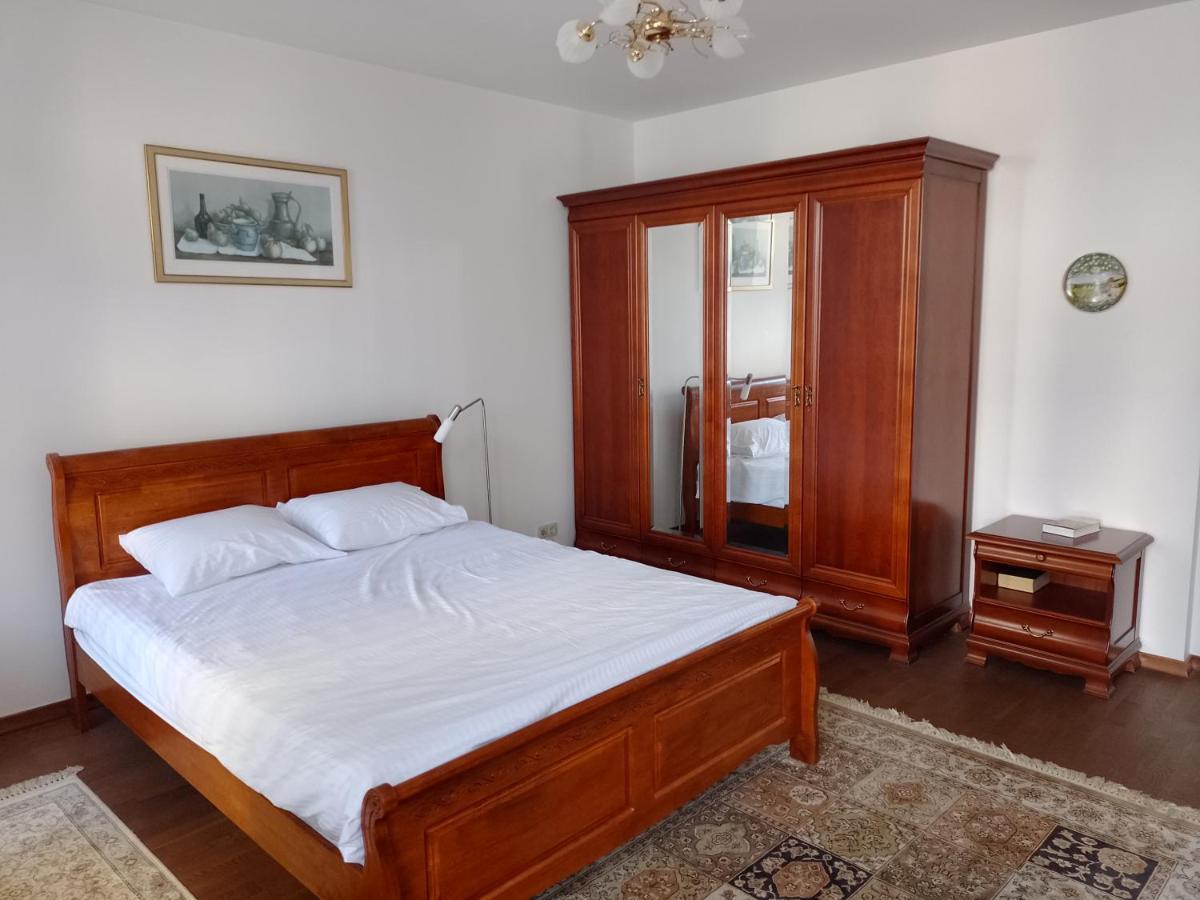 PREMIUM CLASS apartment, FREE parking, maximum 5 guests, 2 bedrooms, 3 beds Riga Buitenkant foto