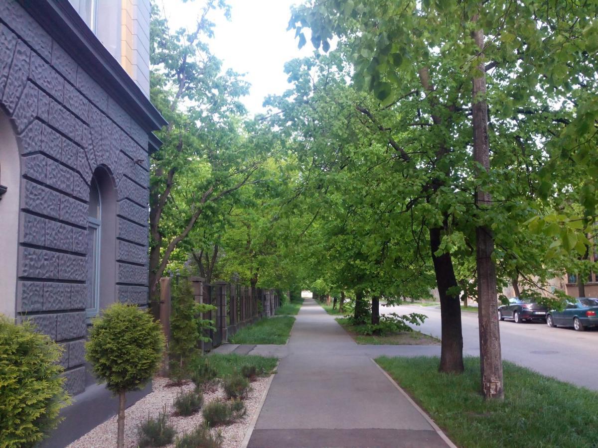 PREMIUM CLASS apartment, FREE parking, maximum 5 guests, 2 bedrooms, 3 beds Riga Buitenkant foto